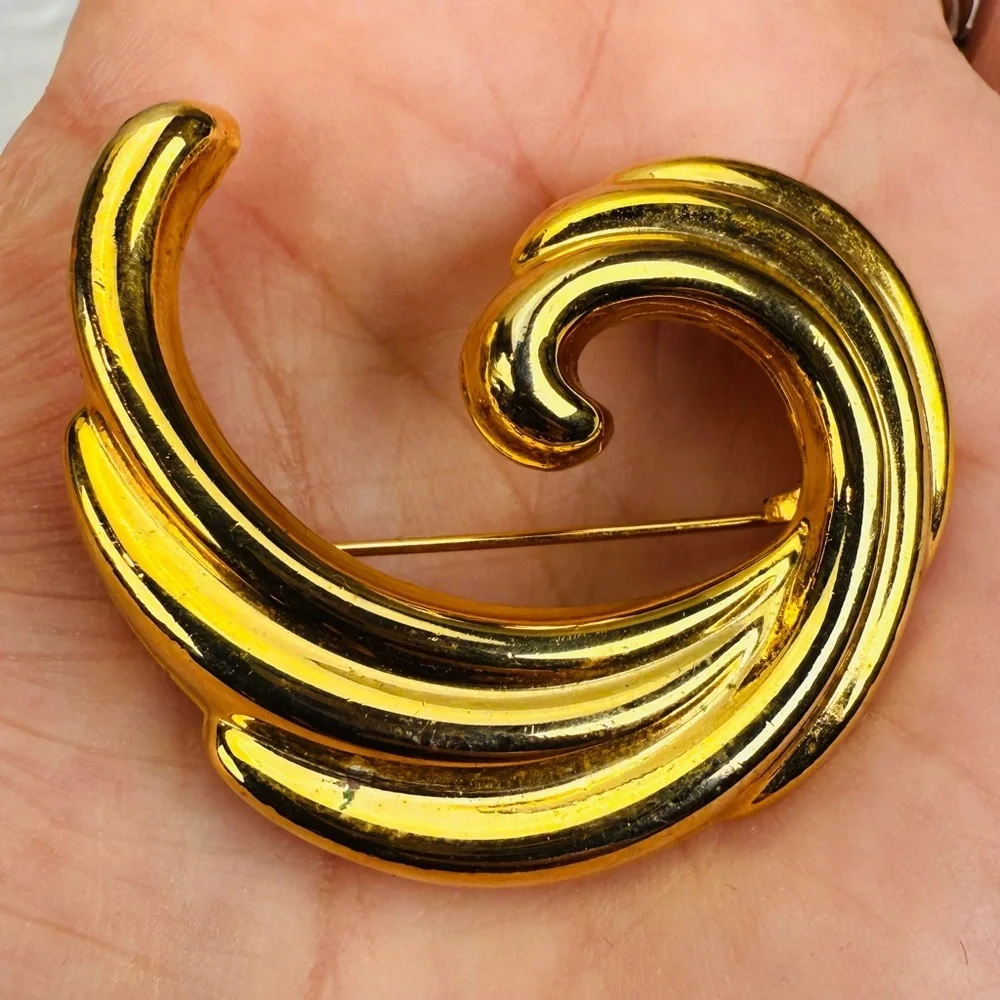 Vintage Goldtone Weighted Swirl Brooch